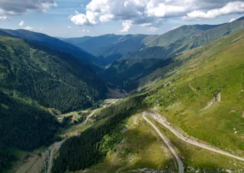 România are două dintre cele mai spectaculoase șosele din Europa. Ambele au intrat în Top 10