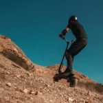 Salvamont Prahova, mesaj ironic după ce doi turiști au ajuns cu trotinetele pe Platoul Bucegi (Video)