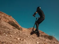 Salvamont Prahova, mesaj ironic după ce doi turiști au ajuns cu trotinetele pe Platoul Bucegi (Video)