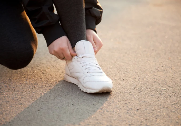 De ce aceeași mărime la pantofi sport poate fi prea mică la un brand și prea mare la altul?