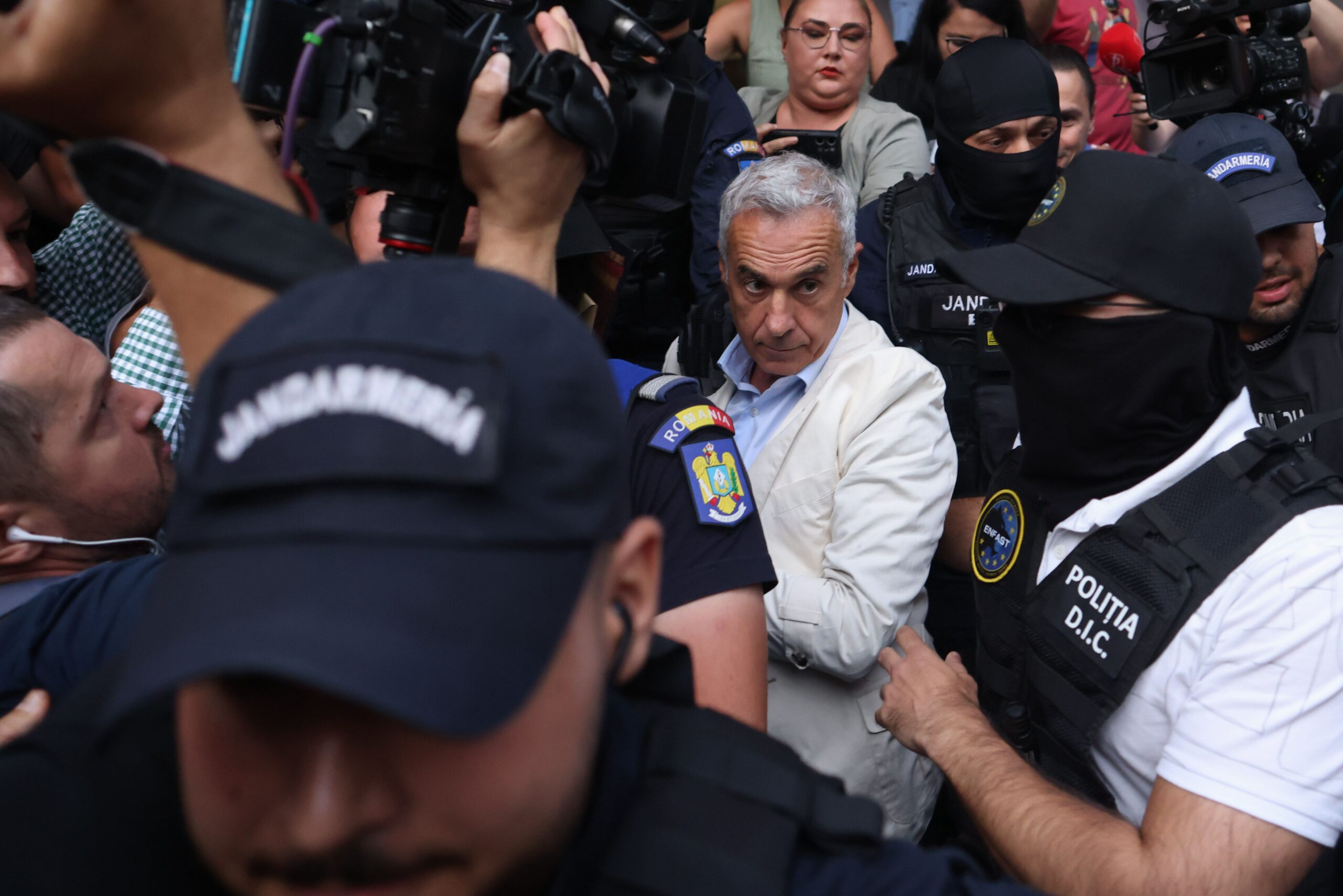 După vilă, DIICOT a pus sechestru și pe conturile lui Călin Georgescu