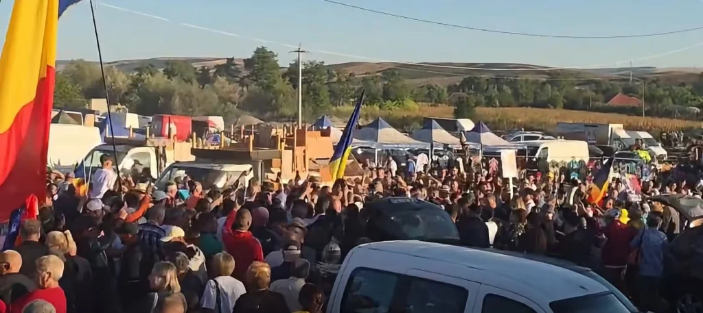 Turneul lui Călin Georgescu prin țară s-a împiedicat la Vaslui: o fabrică l-a refuzat, Biserica i-a pus restricții