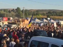 Turneul lui Călin Georgescu prin țară s-a împiedicat la Vaslui: o fabrică l-a refuzat, Biserica i-a pus restricții