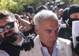 AUR își menține sprijinul pentru Călin Georgescu și acuză un „proces politic”. Partidul pune sub semnul întrebării stenogramele din dosar