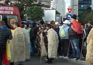 Oierii protestează în fața Guvernului și amenință că rămân mai multe zile. Manifestația nu este autorizată