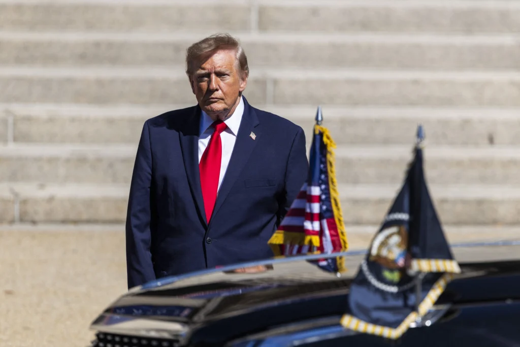 Săptămâna în care Trump a vrut să-și arate mușchii, dar i-au ieșit la iveală limitele