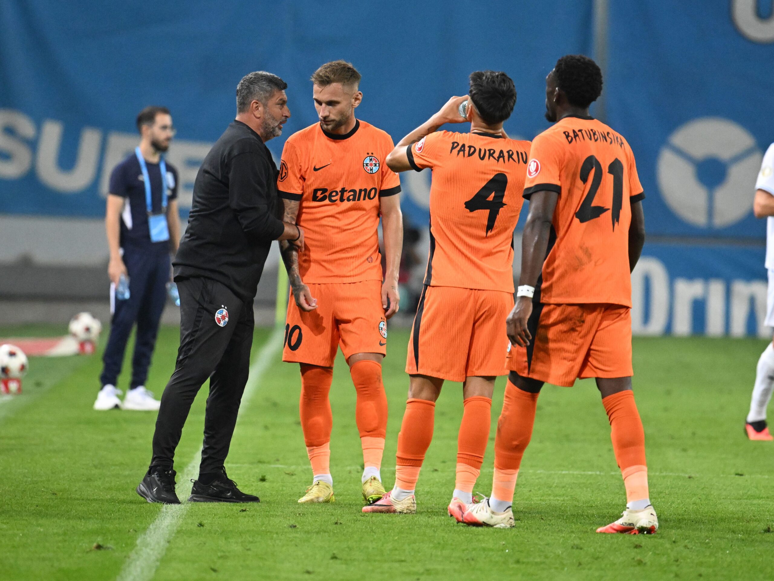 Denis Drăguș, accidentat în derby-ul Universitatea Craiova - FCSB
