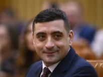 AUR a ajuns cel mai mare partid din țară, iar posibilitatea de a guverna  mai devreme sau mai târziu e foarte mare. În imagine, George Simion, liderul formațiunii extremiste