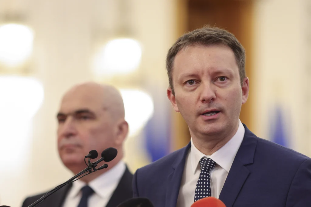 De ce Guvernul Mureșan are mai multe șanse să treacă decât să pice