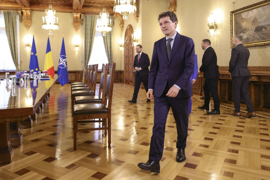 LIVE Consultări la Cotroceni. Grindeanu cere mandatul de premier. AUR rămâne la anticipate. PNL nu vrea cu PSD, dar nici blocajul de acum (Galerie video)