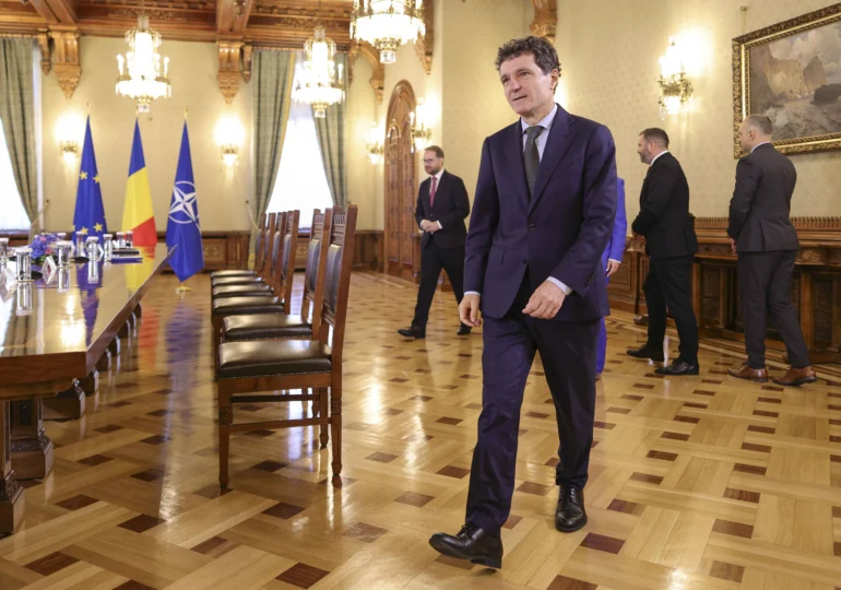 <span style="color:#990000;">LIVE</span> Consultări la Cotroceni. PSD îl vrea pe Grindeanu, PNL așteaptă propunerea lui Nicușor Dan