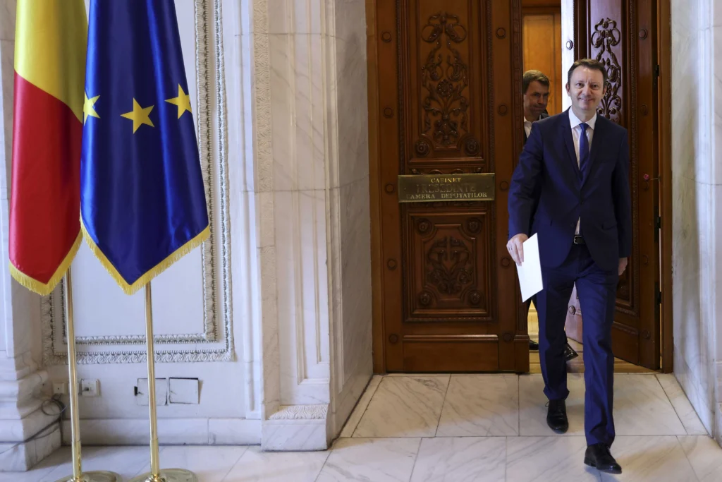 Ce prevede programul de guvernare depus de Siegfried Mureșan: Privatizarea TAROM, schimbări la pensii și o nouă lege a salarizării (document)