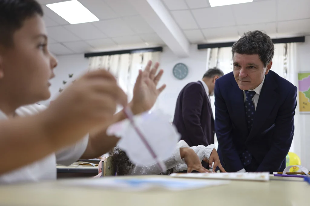 Nicușor Dan școală Curcani Călărași