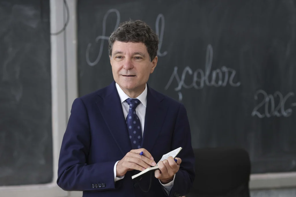 Nicușor Dan îi critică pe părinții care cred că știu mai bine decât profesorii cum se face educație. A refuzat întrebările despre politică (Foto & Video)