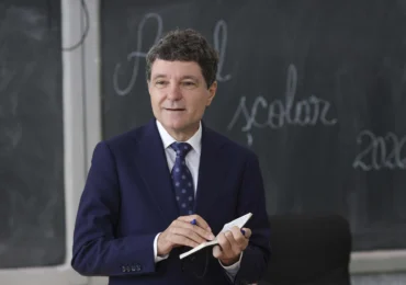 Nicușor Dan îi critică pe părinții care cred că știu mai bine decât profesorii cum se face educație. A refuzat întrebările despre politică (Foto & Video)