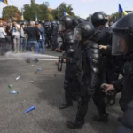 Reacții politice după protestele violente ale oierilor din Piața Victoriei. Apeluri la calm, dialog și condamnarea violențelor