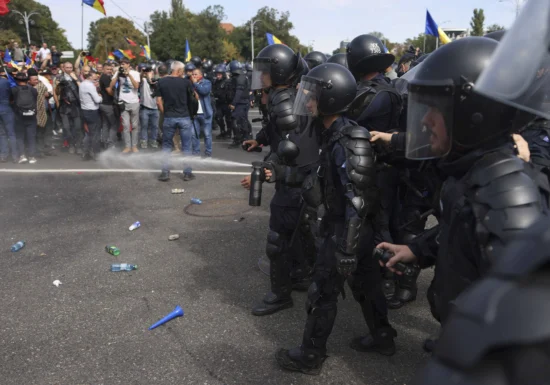 Reacții politice după protestele violente ale oierilor din Piața Victoriei. Apeluri la calm, dialog și condamnarea violențelor