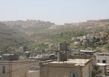 Marea Britanie interzice produsele din coloniile israeliene și acuză „epurarea etnică”. Franța și Canada îi urmează exemplul, Israelul ripostează