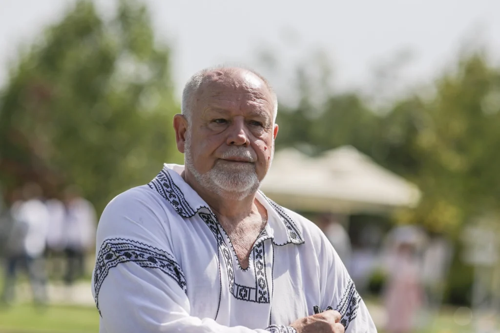 Ce a urmărit autorul proiectului de lege pentru sărutarea obligatorie a drapelului: „Nu înțeleg de ce s-a readus tocmai acum în discuție”