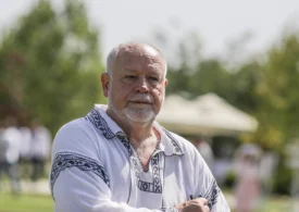 Ce a urmărit autorul proiectului AUR pentru sărutarea obligatorie a drapelului: "Nu înțeleg de ce s-a readus tocmai acum în discuție"