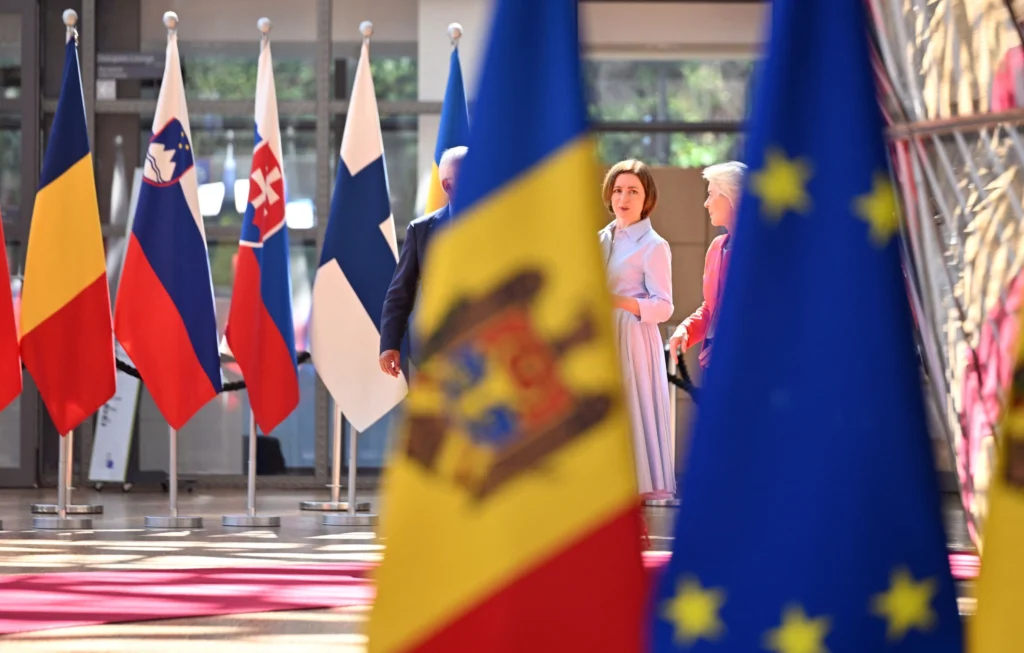 „Moldova este cel mai bun elev din clasa mea”. Cum vede comisarul european pentru Extindere cursa pentru aderarea la UE