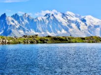Mont Blanc devine tot mai periculos sub efectul căldurii. Ghețarii se retrag, iar bucăți uriașe de stâncă se desprind din munte