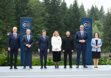 România intră în „Carpathian 8”, noul format regional lansat de Zelenski. Acorduri de un miliard de euro, pregătite la primul summit