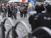 Unul dintre instigatorii la violențele de la protestul oierilor a fost prins cu un pistol în mașină. Decizia instanței pentru agresorii din Piața Victoriei (Foto)