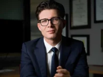 Un profesor român și echipa lui de la Stanford au creat șoareci cu creiere pe jumătate umane