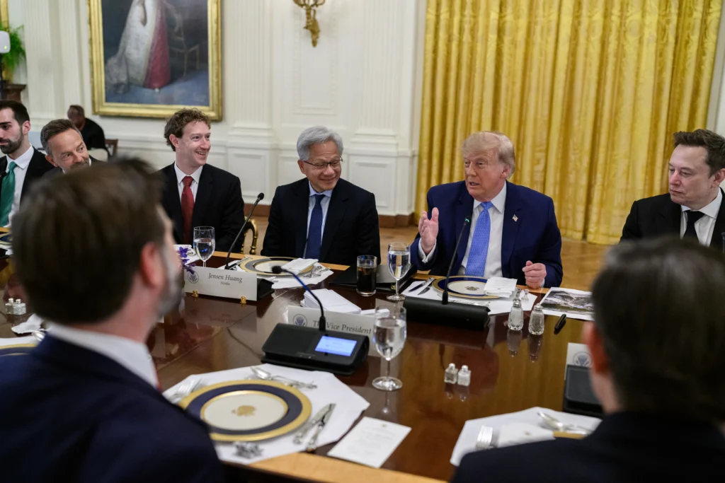 Trump a făcut marele pariu pe AI. Dacă se înșală, consecințele pot fi catastrofale