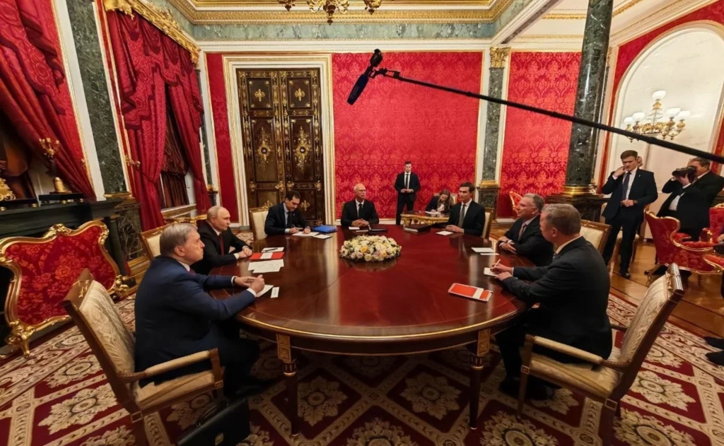 Putin i-a lăsat să aștepte, le-a vorbit despre pace și le-a promis afaceri. Ce au obținut emisarii lui Trump la Kremlin