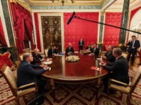 Putin i-a lăsat să aștepte, le-a vorbit despre pace și le-a promis afaceri. Ce au obținut emisarii lui Trump la Kremlin