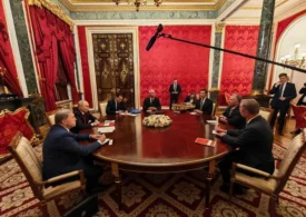 Putin i-a lăsat să aștepte, le-a vorbit despre pace și le-a promis afaceri. Ce au obținut emisarii lui Trump la Kremlin