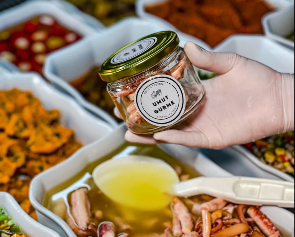 Citește bine etichetele! 8 conservanți alimentari asociați cu un risc crescut de hipertensiune