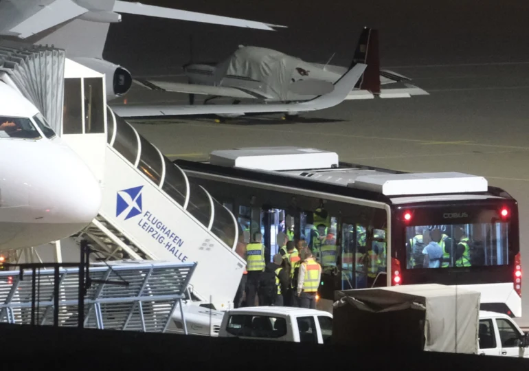 Cine ar fi adus drona cu explozibil pe aeroportul din Leipzig. ADN-ul duce la doi bărbați cu pașapoarte rusești