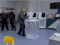 Alegeri în Rusia Observator leșinat în timpul reținerii, atacuri cibernetice și acuzații de nereguli (Video)