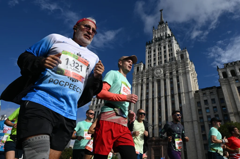 Sportul și somnul: cum poate mișcarea să ne ajute să dormim mai bine