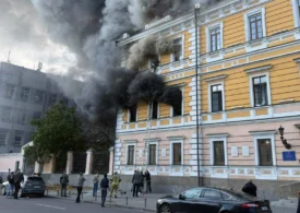 <span style="color:#990000;">Ziua 1679</span> Macron acuză barbaria Rusiei. Putin mărește trupele și ascunde datele despre petrol. Banii pentru 30 de ani de învățământ, aruncați în război