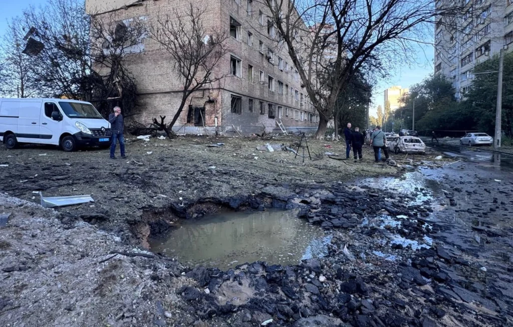 Ziua 1658 Rusia atacă Kievul după 3 zile de pauză. Rafinăria Saratov, lovită de drone (Video). Londra trimite Ucrainei un pachet de apărare aeriană de „iarnă”. Sute de avioane ridicate de NATO