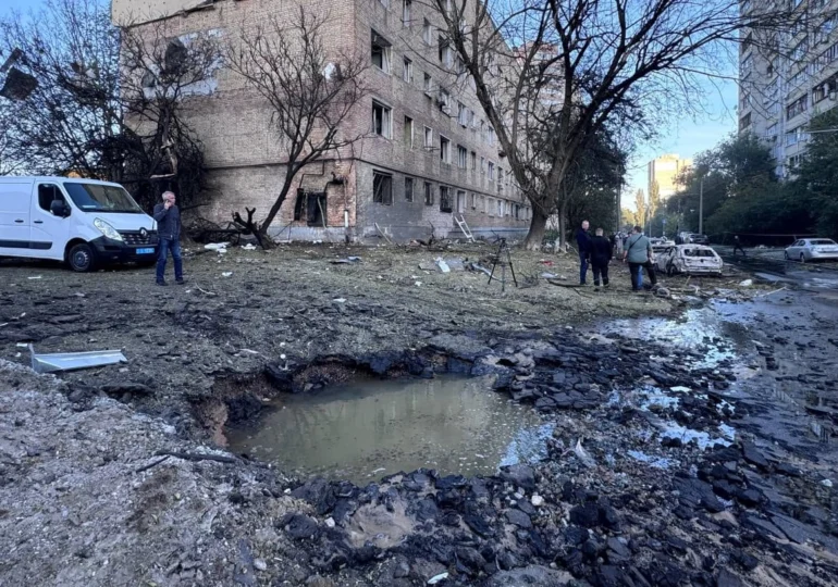<span style="color:#990000;">Ziua 1658</span> Rusia atacă Kievul după 3 zile de pauză. Rafinăria Saratov, lovită de drone (Video). Londra trimite Ucrainei un pachet de apărare aeriană de "iarnă". Sute de avioane ridicate de NATO