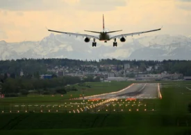 Prima țară care își întoarce din drum avioanele după ce Zelenski a anunțat că spațiul aerian al Rusiei va fi „de facto închis”