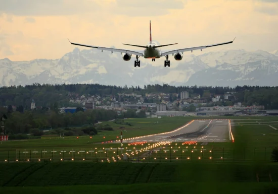 Prima țară care își întoarce din drum avioanele după ce Zelenski a anunțat că spațiul aerian al Rusiei va fi „de facto închis”