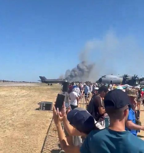 Un F-4 Phantom al Forțelor Aeriene elene s-a prăbușit în timpul unui show aviatic (Video)