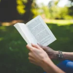 Țara care își plătește cetățenii ca să citească. O încercare de a combate „putrezirea creierului”