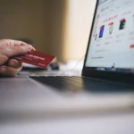 Site-uri false copiază magazine cunoscute și le cer cumpărătorilor datele bancare. Cum recunoști capcana