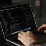 Zeci de milioane de permise auto, scoase la vânzare pe dark web. FBI investighează o breșă de proporții, care ar putea fi încă activă