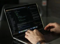 Zeci de milioane de permise auto, scoase la vânzare pe dark web. FBI investighează o breșă de proporții, care ar putea fi încă activă