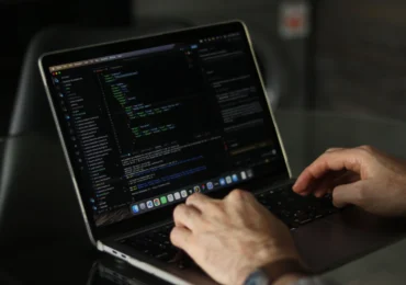 Zeci de milioane de permise auto, scoase la vânzare pe dark web. FBI investighează o breșă de proporții, care ar putea fi încă activă