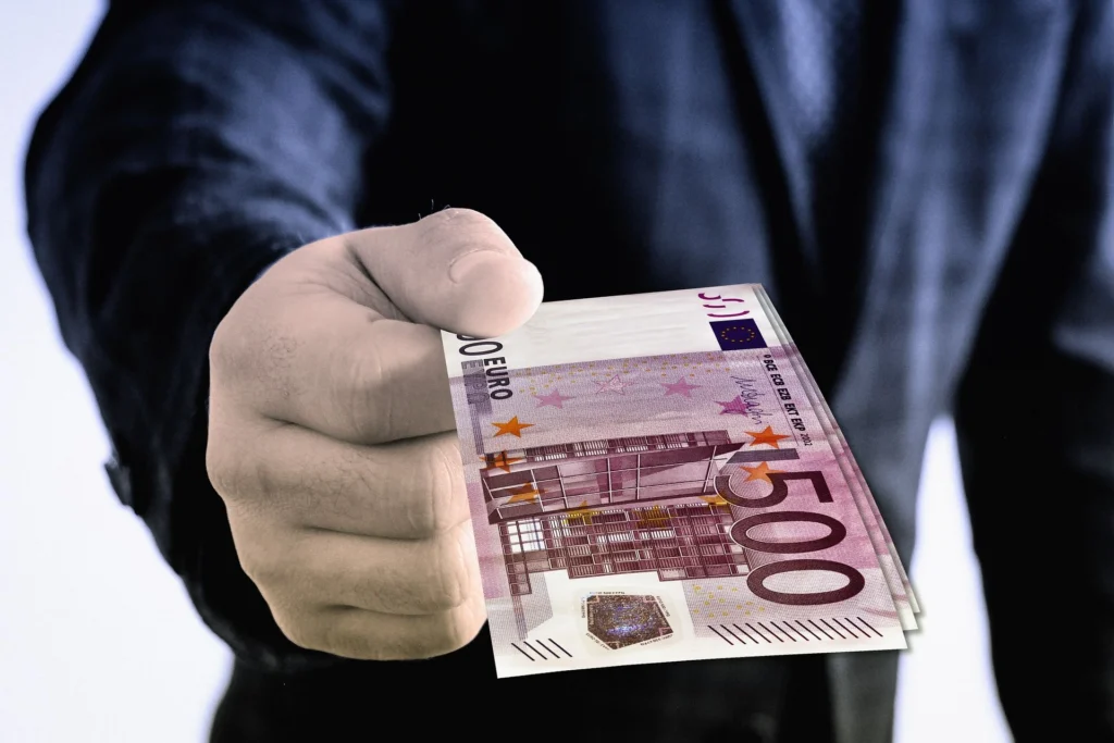 Donații pentru copii bolnavi ar fi fost transferate către firme prin contracte suspecte. Prejudiciu estimat la peste 28 de milioane de lei