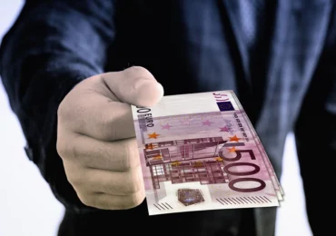 Donații pentru copii bolnavi ar fi fost transferate către firme prin contracte suspecte. Prejudiciu estimat la peste 28 de milioane de lei